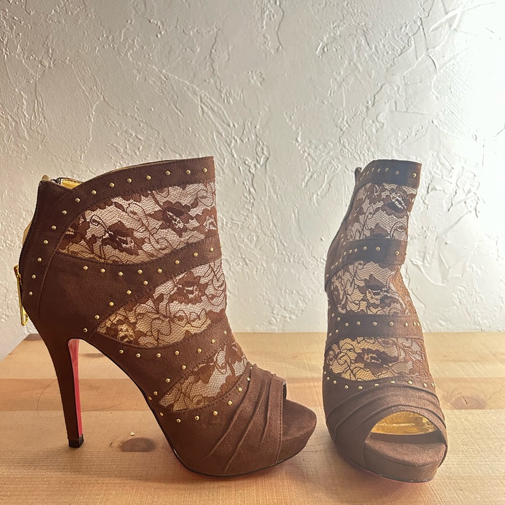 Elegant Brown Lace Peep-Toe Heels
